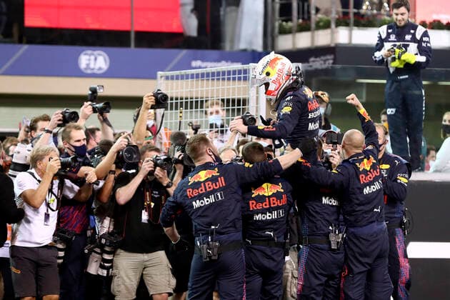 VERSTAPPEN Max F1 Team Red Bull Racing Sieger von Abu Dhabi 2021 und neuer F 1 Weltmeister F1 FIA Grand Prix von Abu Dhabi 2021 am 12.12.2021 in den VAE auf dem Yas Marina Circuit