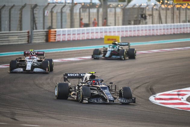 10 GASLY Pierre (fra), Scuderia AlphaTauri Honda AT02, action during the Formula 1 Etihad Airways Abu Dhabi Grand Prix 2021, 22th round of the 2021 FIA Formula One World Championship, WM, Weltmeisterschaft from December 10 to 12, 2021 on the Yas Marina Circuit, in Yas Island, Abu Dhabi - F1 - ABU DHABI GRAND PRIX 2021 - RACE DPPI Panoramic  20211212_GOODEN_FGO00628