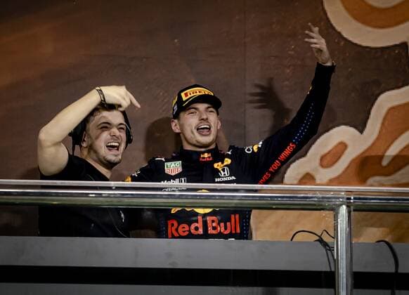 ABU DHABI - DJ Martin Garrix and Jos Verstappen of Red Bull Racing after winning the Formula 1 World Championship, WM, Weltmeisterschaft after the Abu Dhabi Grand Prix at Yas Marina Circuit on December 12, 2021 in Abu Dhabi, United Arab Emirates. REMKO DE WAAL F1 Grand Prix 2021 xVIxANPxSportx xxANPxIVx