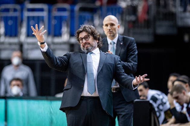 Basketball Berlin 12.12.2021 Saison 2021 2022 1. Bundesliga easyCredit BBL Alba Berlin - FC Bayern München Basketball Andrea Trinchieri (München, Trainer)