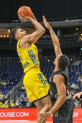 12.12.2021, xlakx, Basketball BBL Bundesliga, Alba Berlin - FC Bayern Muenchen emspor, v.l.Oscar Da Silva (Alba Berlin No.1),Augustine Rubit (FC Bayern Muenchen No.21) Berlin
