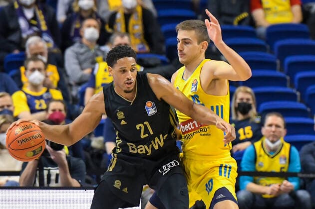 12.12.2021, xlakx, Basketball BBL Bundesliga, Alba Berlin - FC Bayern Muenchen emspor, v.l.Augustine Rubit (FC Bayern Muenchen No.21),Tim Schneider (Alba Berlin No.10) Berlin