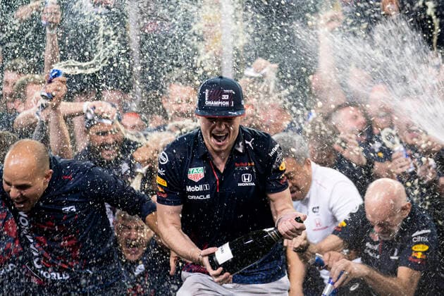 December 12, 2021, Abu Dhabi, United Arab Emirates: MAX VERSTAPPEN of the Netherlands and Red Bull Racing celebrates with his team after winning the 2021 FIA Formula 1 Abu Dhabi Grand Prix and the Formula 1 World Championship, WM, Weltmeisterschaft at Yas Marina Circuit in Abu Dhabi, United Arab Emirates. Abu Dhabi United Arab Emirates - ZUMAg147 20211212_zap_g147_109 Copyright: xJamesxGasperottix