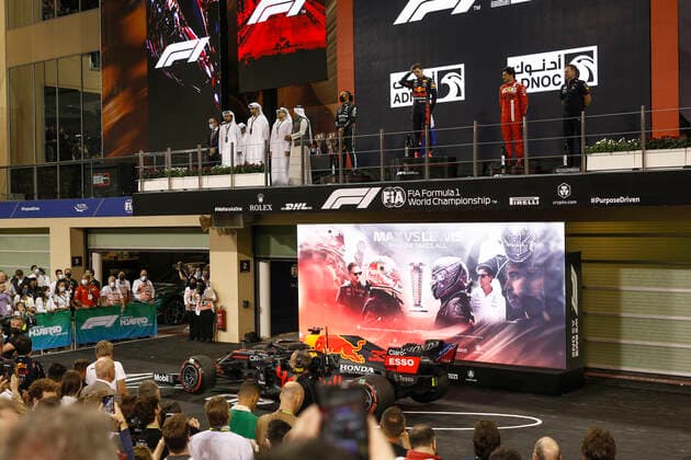 44 Lewis Hamilton (GBR, Mercedes-AMG Petronas F1 Team), 33 Max Verstappen (NED, Red Bull Racing), 55 Carlos Sainz (ESP, Scuderia Ferrari Mission Winnow), F1 Grand Prix of Abu Dhabi at Yas Marina Circuit on December 12, 2021 in Abu Dhabi, United Arab Emirates. (Photo by HOCH ZWEI) Abu Dhabi United Arab Emirates