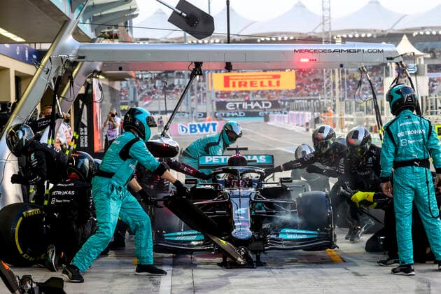 44 Lewis Hamilton (GBR, Mercedes-AMG Petronas F1 Team), F1 Grand Prix of Abu Dhabi at Yas Marina Circuit on December 12, 2021 in Abu Dhabi, United Arab Emirates. (Photo by HOCH ZWEI) Abu Dhabi United Arab Emirates