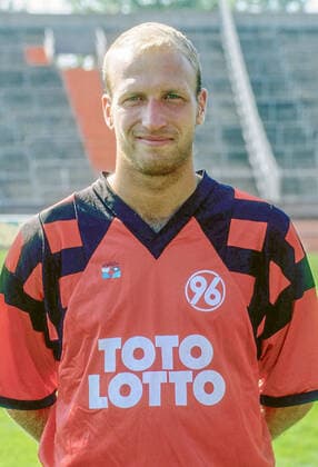 Roger Prinzen von Hannover 96 in der Saison 1994 1995. Hier am 20.07.1994. *** Roger Prinzen of Hannover 96 in the season 1994 1995 Here on 20 07 1994