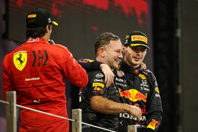 VERSTAPPEN Max (ned), Red Bull Racing Honda RB16B, HORNER Christian (gbr), Team Principal of Red Bull Racing, portrait podium during the Formula 1 Etihad Airways Abu Dhabi Grand Prix 2021, 22th round of the 2021 FIA Formula One World Championship, WM, Weltmeisterschaft from December 10 to 12, 2021 on the Yas Marina Circuit, in Yas Island, Abu Dhabi - F1 - ABU DHABI GRAND PRIX 2021 - RACE DPPI Panoramic 20211212_GOODEN_FGO01457