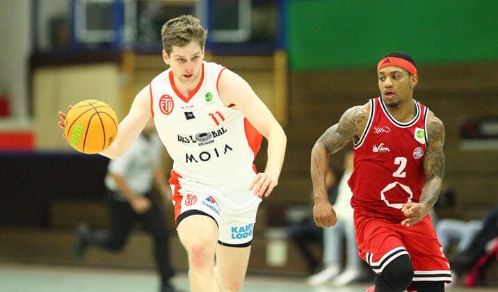 Basketball, ProB BARMER 2. Basketball Bundesliga, ProB Nord, Elfter Spieltag, ETV Hamburg - RheinStars Köln (84:74). Marcel Hoppe (ETV, l.), Vincent Golson. Wandsbek Hamburg
