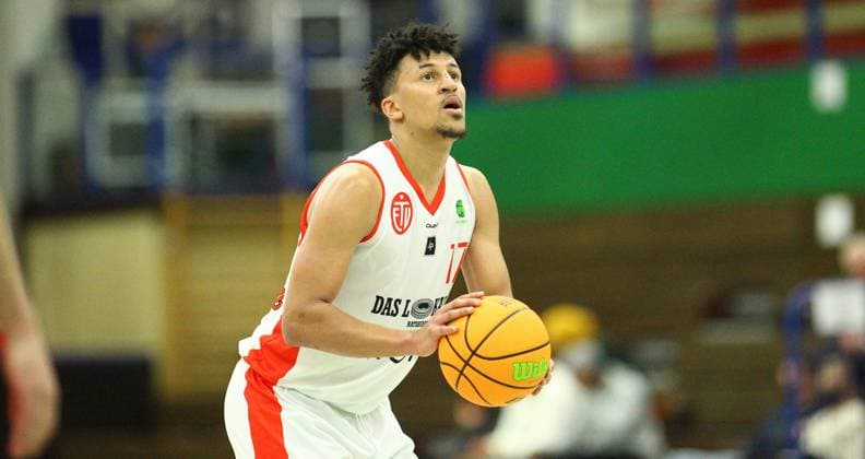 Basketball, ProB BARMER 2. Basketball Bundesliga, ProB Nord, Elfter Spieltag, ETV Hamburg - RheinStars Köln (84:74). Mubarak Salami (ETV). Wandsbek Hamburg