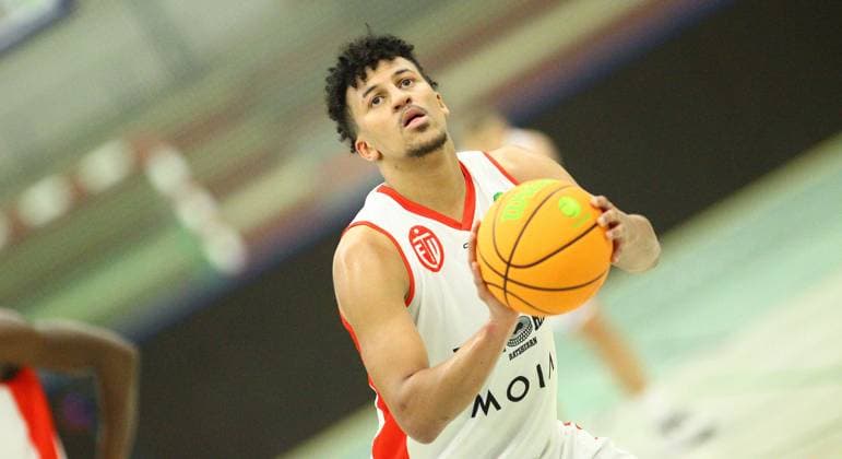 Basketball, ProB BARMER 2. Basketball Bundesliga, ProB Nord, Elfter Spieltag, ETV Hamburg - RheinStars Köln (84:74). Mubarak Salami (ETV). Wandsbek Hamburg