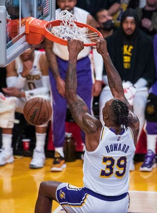 December 12, 2021, Los Angeles, California, USA: Dwight Howard 39 of the Los Angeles Lakers dunks the ball during their regular season NBA, Basketball Herren, USA game with the Los Angeles Lakers on Sunday December 12, 2021 at the Staples Center in Los Angeles, California. Lakers defeat Magic, 106-94. PI Los Angeles USA - ZUMAp124 20211212_zaa_p124_024 Copyright: xJAVIERxROJASx