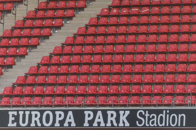 11.12.2021, Freiburg, Deutschland, Europa-Park Stadion, SC Freiburg vs. TSG 1899 Hoffenheim - 1. Bundesliga, . leere Sitze (Foto H. Langer) DFB DFL REGULATIONS PROHIBIT ANY USE OF PHOTOGRAPHS AS IMAGE SEQUENCES AND OR QUASI-VIDEO. Freiburg Europa-Park Stadion Baden Wuerttemberg Deutschland