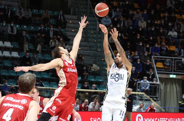 James Feldeine (Fortitudo Kigili Bologna) during the series A1 italian LBA basketball championship match Kigili Fortitudo Bologna Vs. Allianz Pallacanestro Trieste at the Paladozza sports palace - Bologna, December 13, 2021 - Photo: Michele Nucci  Copyright: xMichelexNuccix xIPAx xx 0