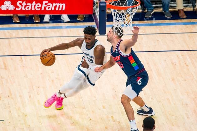 AME4253. MEMPHIS (ESTADOS UNIDOS), 13 12 2021.- Grizzlies Center Jaren Jackson Jr. (L) in the 1st Half of the game against the Philadelphia 76ers at FedEx Forum in Memphis, Tennessee, USA, 13, December 2021. Philadelphia 76ers at Memphis Grizzlies Basketball !ACHTUNG: NUR REDAKTIONELLE NUTZUNG!  Copyright: xMATTHEWxA.xSMITHx AME4253 20211214-30d597b670d0748b355ff0a92e13d9479741cad9