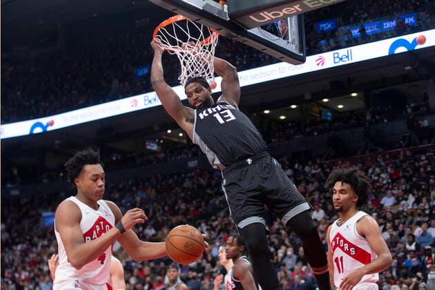 December 13, 2021, Toronto, ON, CANADA: Sacramento Kings Tristan Thompson as Toronto Raptors Scottie Barnes (4) and teammate Justin Champagnie look on during second half NBA, Basketball Herren, USA basketball action in Toronto, Monday, Dec. 13, 2021. Tristan Thompson; Scottie Barnes; Justin Champagnie  - ZUMAc35_ 20211213_zaf_c35_105 Copyright: xChrisxYoungx