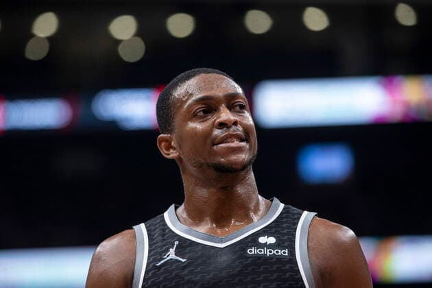 December 13, 2021, Toronto, ON, CANADA: Sacramento Kings De Aaron Fox reacts during his team s 101-124 loss to the Toronto Raptors in NBA, Basketball Herren, USA basketball action in Toronto, Monday, Dec. 13, 2021. De Aaron Fox  - ZUMAc35_ 20211213_zaf_c35_114 Copyright: xChrisxYoungx