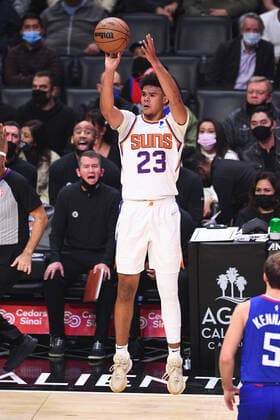 LOS ANGELES, CA - DECEMBER 13: Phoenix Suns Forward Cameron Johnson (23) shoots a shot during a NBA, Basketball Herren, USA game between the Phoenix Suns and the Los Angeles Clippers on December 13, 2021 at STAPLES Center in Los Angeles, CA. (Photo by Brian Rothmuller Icon Sportswire) NBA: DEC 13 Suns at Clippers Icon211213013