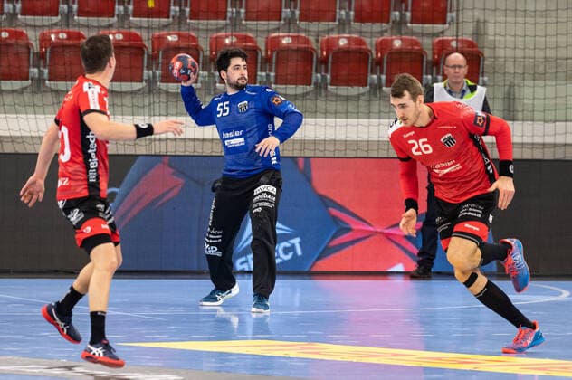 14.12.2021, Winterthur, AXA Arena, EHF European League: PFADI WINTERTHUR - BIDASOA IRUN, Yahav Shamir ( 55 Pfadi Winterthur) kassiert in der ersten Halbzeit 17 Gegentreffer. Winterthur AXA Arena Zürich Schweiz Copyright: xJustPictures.ch MarkusxAeschimannx