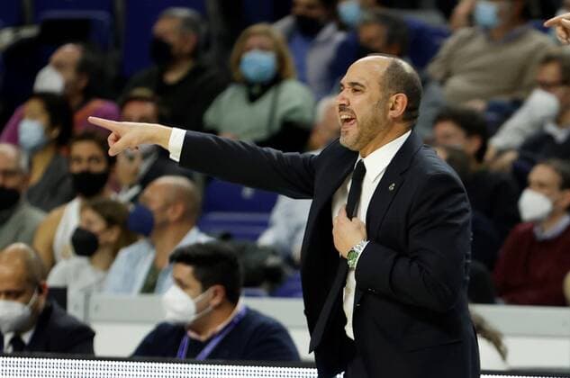 Real Madrid s assistant coach Chus Mateo reacts during the Euroleague basketball match between Real Madrid and Alba Berlin held at WiZink Center in Madrid, Spain, 14 December 2021. Real Madrid vs. Alba Berlin !ACHTUNG: NUR REDAKTIONELLE NUTZUNG!  Copyright: xJUANJOxMARTINx(es-ES)x GRAF5186 20211214-23045fbb5b30bf78475b4ad127f475de5be1389a