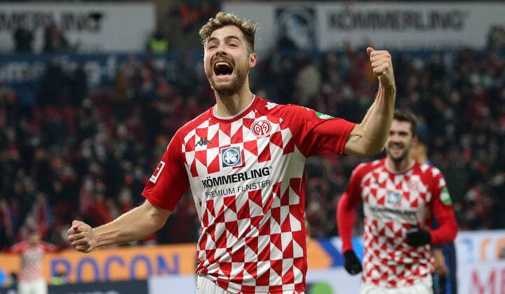 Sport Themen der Woche KW50 Sport Bilder des Tages 2:0 für Mainz 05 durch Alexander Hack (42, Mainz 05), Torjubel, Fußball, 1. Bundesliga, 16. Spieltag, 1. FSV Mainz 05 - Hertha BSC Berlin, 14.12.2021, MEWA Arena, Mainz, Deutschland, zmdz, ** DFB & DFL regulations prohibit any use of photographs as image sequences and or quasi-video. ** 1. FSV Mainz 05 - Hertha BSC Berlin *** 2 0 for Mainz 05 by Alexander Hack 42, Mainz 05 , Goal celebration, Football, 1 Bundesliga, 16 Matchday, 1 FSV Mainz 05 Hertha BSC Berlin, 14 12 2021, MEWA Arena, Mainz, Germany, zmdz, DFB DFL regulations prohibit any use of photographs as image sequences and or quasi video 1 FSV Mainz 05 Hertha BSC Berlin