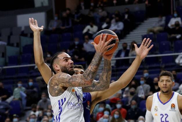 Real Madrid s Jeff Taylor (C) in action during the Euroleague basketball match between Real Madrid and Alba Berlin held at WiZink Center in Madrid, Spain, 14 December 2021. Real Madrid vs. Alba Berlin !ACHTUNG: NUR REDAKTIONELLE NUTZUNG!  Copyright: xJUANJOxMARTINx(es-ES)x GRAF5209 20211214-7cc9c64d36b4219a90ce3fa2c36e3489274411dd