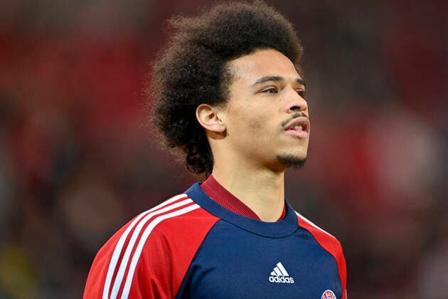 Leroy Sane FC Bayern Muenchen FCB 10 Aufwaermen Training VfB Stuttgart vs FC Bayern München FCB 14.12.2021 DFL DFB REGULATIONS PROHIBIT ANY USE OF PHOTOGRAPHS AS IMAGE SEQUENCES AND OR QUASI-VIDEO VfB Stuttgart vs FC Bayern München FCB