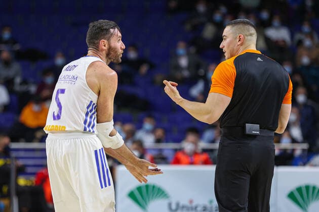 14th December 2021; Wizink Center; Madrid, Spain; Turkish Airlines Euroleague Basketball , Real Madrid versus Alba Berlin; Rudy Fernandez (Real Madrid Baloncesto) appeals against the personal foul with the referee  ActionPlus12348152 AgenciaLOF