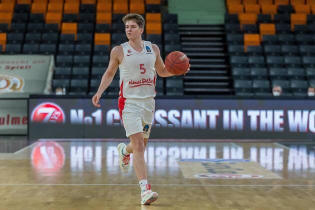 14.12.2021, Neu Ulm, Deutschland, ratiopharm Arena, ratiopharm ulm vs. Mincidelice JL BourgenttaeuschtBresse - Basketball 7 Days EuroCup, Hugo Benitez (Mincidelice JL BourgenttaeuschtBresse) in Aktion, am Ball, Einzelaktion (Foto H. Langer) Neu Ulm ratiopharm Arena Bayern Deutschland