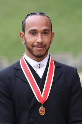 Bilder des Jahres 2021, Sport 12 Dezember Sport Themen der Woche KW50 15 12 2021. Windsor , United Kingdom. Sir Lewis Hamilton with his knighthood after an Investiture at Windsor Castle, United Kingdom.  xStephenxLockx xixImagesx IIM-22927-0003