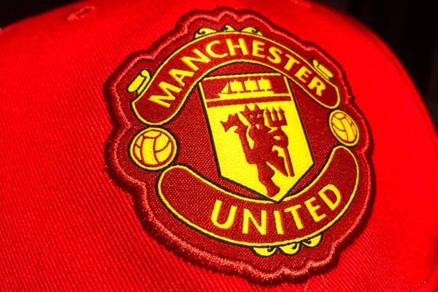 Football Logos Manchester United, ManU logo is seen on a cap in a store in Krakow, Poland on December 15, 2021 Krakow Poland  Copyright: xJakubxPorzyckix originalFilename:porzycki-football211215_npUc5.jpg