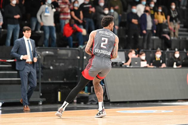 Basketball I Herren I Saison 2021-2022 I EuroCup I 7. Spieltag I Hamburg Towers - Lokomotiv Kuban Krasnodar I 15.12.2021 Greg Whittington ( 2, Lokomotive Kuban Krasnodar) am Ball Hamburg-Wilhelmsburg edel-optics.de Arena Hamburg Deutschland Copyright: xLobeca Schlikisx