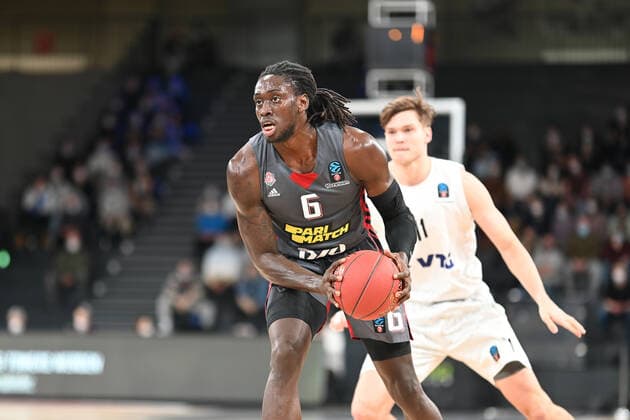 Basketball I Herren I Saison 2021-2022 I EuroCup I 7. Spieltag I Hamburg Towers - Lokomotiv Kuban Krasnodar I 15.12.2021 Johnathan Motley ( 6, Lokomotive Kuban Krasnodar) am Ball Hamburg-Wilhelmsburg edel-optics.de Arena Hamburg Deutschland Copyright: xLobeca Schlikisx