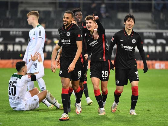 Sport Themen der Woche KW50 Sport Bilder des Tages 15.12.2021, xjhx, Fussball 1.Bundesliga, Borussia Moenchengladbach - Eintracht Frankfurt emspor, v.l. Torjubel nach dem Tor zum celebrating the goal celebrate 1:2 durch Jesper Lindström Lindstroem (Eintracht Frankfurt) (DFL DFB REGULATIONS PROHIBIT ANY USE OF PHOTOGRAPHS as IMAGE SEQUENCES and or QUASI-VIDEO) Moenchengladbach *** 15 12 2021, xjhx, football 1 Bundesliga, Borussia Moenchengladbach Eintracht Frankfurt emspor, v l goal celebration after goal celebrating the goal celebrate 1 2 by Jesper Lindström Lindstroem Eintracht Frankfurt DFL DFB REGULATIONS PROHIBIT ANY USE OF PHOTOGRAPHS as IMAGE SEQUENCES and or QUASI VIDEO Moenchengladbach