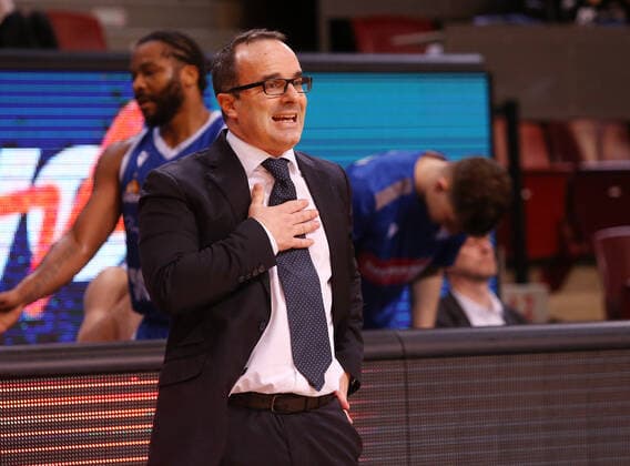 Ludwigsburg , Basketball easycredit BBL Bundesliga , MHP Riesen Ludwigsburg vs. Frankfurt Skyliners, Trainer Diego Ocampo (Frankfurt)