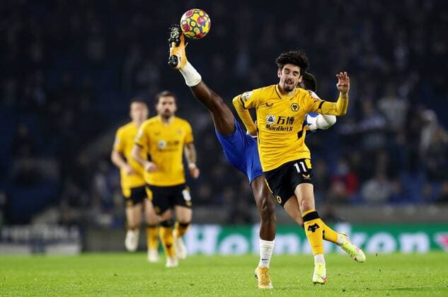 Sport Themen der Woche KW50 Mandatory Credit: Photo by James Marsh Shutterstock (12645336an) Trincao of Wolverhampton Wanderers and Yves Bissouma of Brighton & Hove Albion. Brighton & Hove Albion v Wolverhampton Wanderers, Premier League, Football, American Express Stadium, Brighton, UK - 15 Dec 2021 EDITORIAL USE ONLY No use with unauthorised audio, video, data, fixture lists, club league logos or live services. Online in-match use limited to 120 images, no video emulation. No use in betting, games or single club league player publications. Brighton & Hove Albion v Wolverhampton Wanderers, Premier League, Football, American Express Stadium, Brighton, UK - 15 Dec 2021 EDITORIAL USE ONLY No use with unauthorised audio, video, data, fixture lists, club league logos or live services. Online in-match use limited to 120 images, no video emulation. No use in betting, games or single club league player publications.  Copyright: xJamesxMarsh Shutterstockx 12645336an