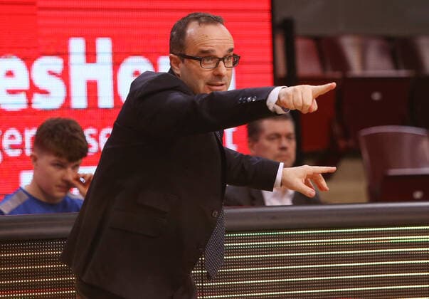 Ludwigsburg , Basketball easycredit BBL Bundesliga , MHP Riesen Ludwigsburg vs. Frankfurt Skyliners , Trainer Diego Ocampo (Frankfurt)