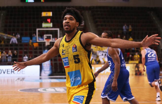 Ludwigsburg , Basketball easycredit BBL Bundesliga , MHP Riesen Ludwigsburg vs. Frankfurt Skyliners, Justin Simon (Ludwigsburg)