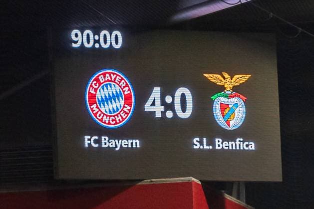 Die Anzeigetafel zeigt das Endergebnis: die Bayern besiegen Lissabon im letzten Gruppenspiel der Champions League mit 4:0. FC Bayern Muenchen Frauen vs. Benfica Lissabon, Fussball Champions League Frauen, Gruppenphase, Saison 2021 2022, 15.12.2021. FC Bayern Muenchen Frauen vs. Benfica Lissabon, Fussball Champions League Frauen, Gruppenphase, Saison 2021 2022, 15.12.2021 Muenchen Copyright: xEibnerxPressefotox xHeikexFeinerx EP_HFR