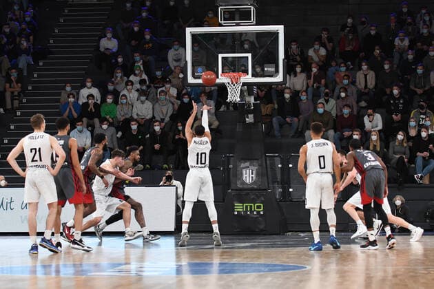 Basketball I Herren I Saison 2021-2022 I Eurocup I 7. Spieltag I Hamburg Towers - LOKOMOTIV KUBAN KRASNODAR I 15.12.2021 Freiwurf Ray McCallum ( 10, Point Guard, Hamburg Towers) Hamburg edel-optics.de Arena Hamburg Deutschland Copyright: xLobeca Hannigx