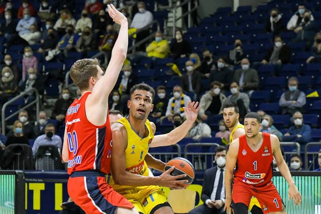 17.12.2021, xlakx, Basketball EuroLeague, Alba Berlin - ZSKA Moskau emspor, v.l.Marius Grigonis (ZSKA Moskau No.40),Oscar Da Silva (Alba Berlin No.1),Gabriel Iffe Lundberg (ZSKA Moskau No.1) Berlin