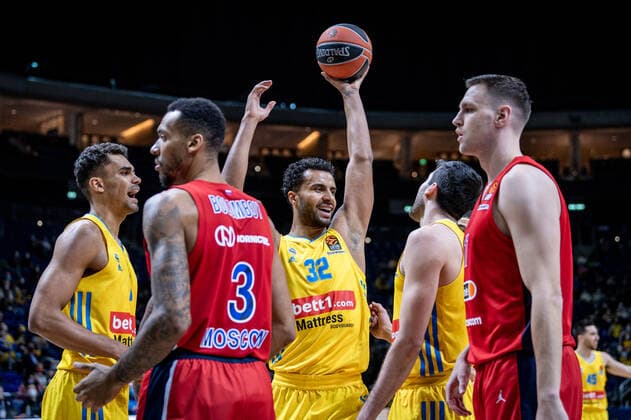 Basketball Berlin 17.12.2021 Saison 2021 2022 EuroLeague 16.Spieltag Alba Berlin vs ZSKA Moskau vl: Johannes Thiemann (Alba, No. 32)