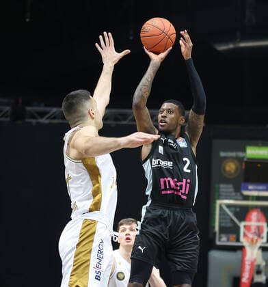 Sacar Anim (medi Bayreuth), Benedikt Turudic (Basketball Loewen Braunschweig)