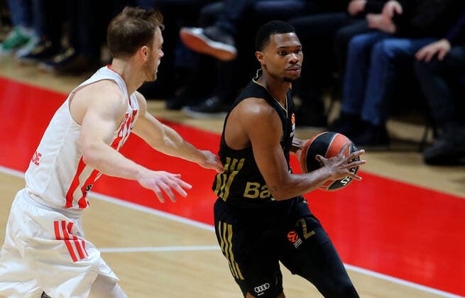 17.12.2021 Belgrade(Serbia) KK Crvena Zvezda(BC Red Star)-FC Bayern München Basketball GmbH Euroleague men s basketball Corey Walden(R) Bayern München :S.Sandic