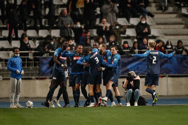 Joie des joueurs du Paris Football Club apres le but de Gaetan Laura (Paris Football Club) FOOTBALL : 32eme finale de la Coupe de France - Paris Football Club vs Olympique Lyonnais - 17 12 2021 AurelienMorissard Panoramic 