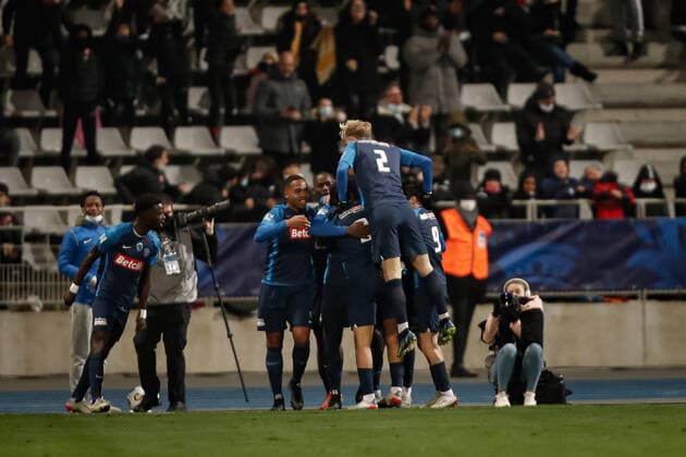 Joie des joueurs du Paris Football Club apres le but de Gaetan Laura (Paris Football Club) FOOTBALL : 32eme finale de la Coupe de France - Paris Football Club vs Olympique Lyonnais - 17 12 2021 AurelienMorissard Panoramic 