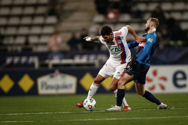 Gomes Soares Bruno (Olympique Lyonnais) vs Yohan Demoncy (Paris Football Club) FOOTBALL : 32eme finale de la Coupe de France - Paris Football Club vs Olypique Lyonnais - 17 12 2021 AurelienMorissard Panoramic 