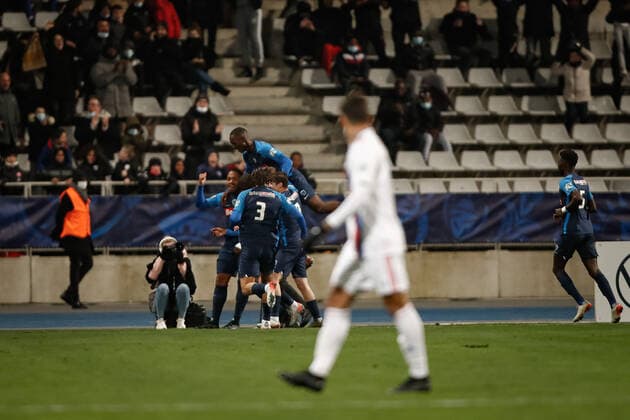 Joie des joueurs du Paris Football Club apres le but de Gaetan Laura (Paris Football Club) FOOTBALL : 32eme finale de la Coupe de France - Paris Football Club vs Olympique Lyonnais - 17 12 2021 AurelienMorissard Panoramic 