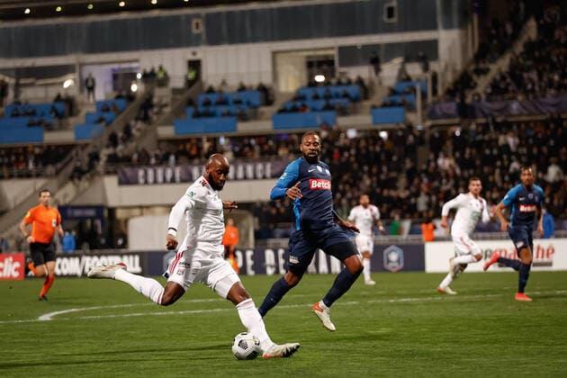 Moussa Dembele (Olympique Lyonnais) FOOTBALL : 32eme finale de la Coupe de France - Paris Football Club vs Olypique Lyonnais - 17 12 2021 AurelienMorissard Panoramic 