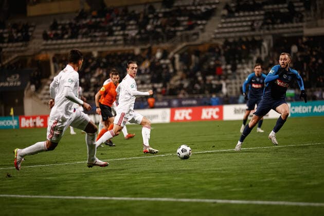 Maxence Caqueret (Olympique Lyonnais) FOOTBALL : 32eme finale de la Coupe de France - Paris Football Club vs Olypique Lyonnais - 17 12 2021 AurelienMorissard Panoramic 