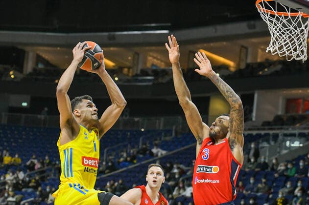 17.12.2021, xlakx, Basketball EuroLeague, Alba Berlin - ZSKA Moskau emspor, v.l.Oscar Da Silva (Alba Berlin No.1),Joel Bolomboy (ZSKA Moskau No.3) Berlin
